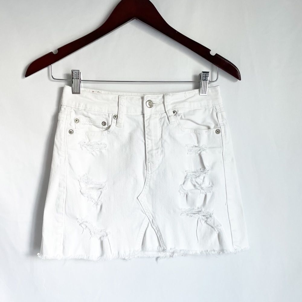 🟢American Eagle White Distressed Jeans Skirt Sz 26